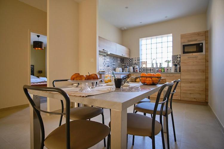 Les Doyennes Bed & Breakfast Brugny-Vaudancourt ภายนอก รูปภาพ
